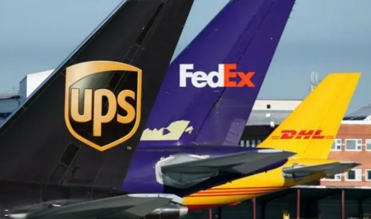 寄东西到美国,哪个快递比较好一点（DHL、FEDEX、EMS、UPS到美国哪个更便宜）