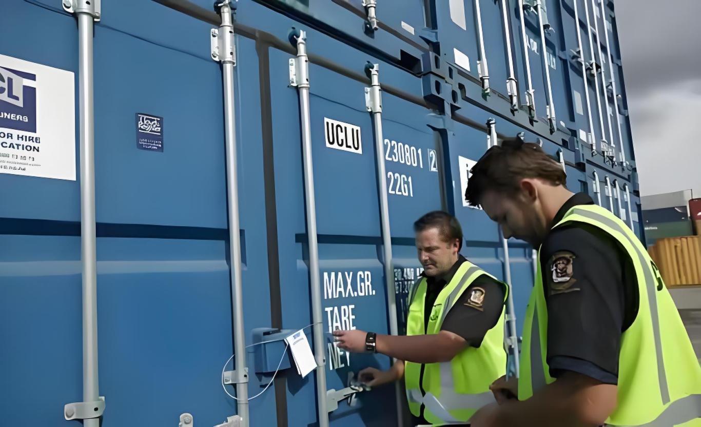 炸裂！美国海关突袭，2.5 亿中国商品 “中招” 被查扣！